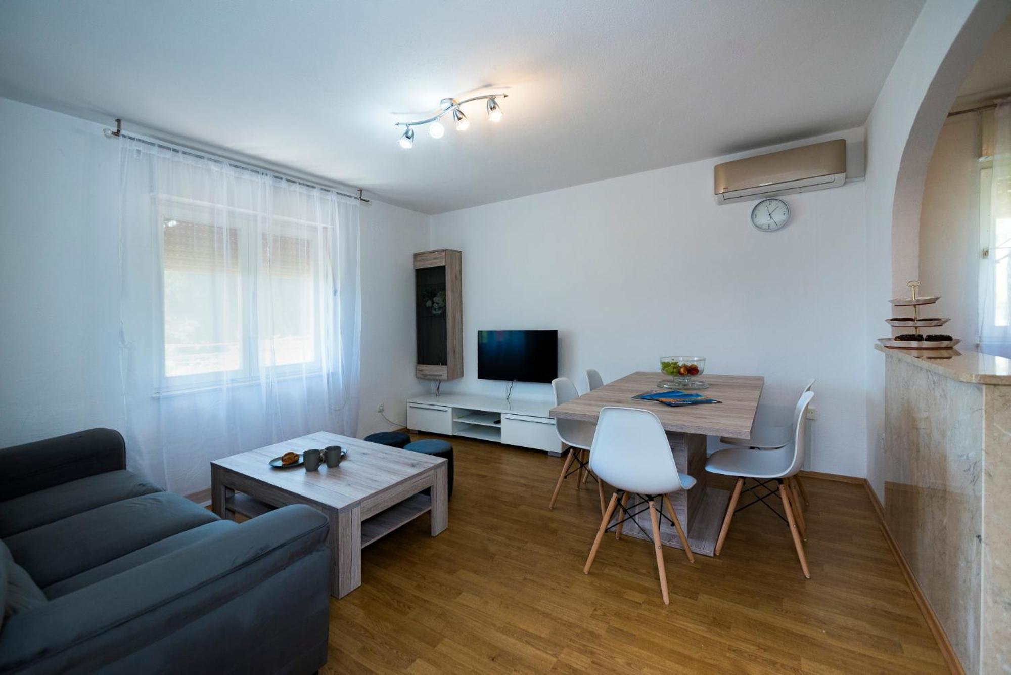 M&M Pelivan Apartments Solin Buitenkant foto