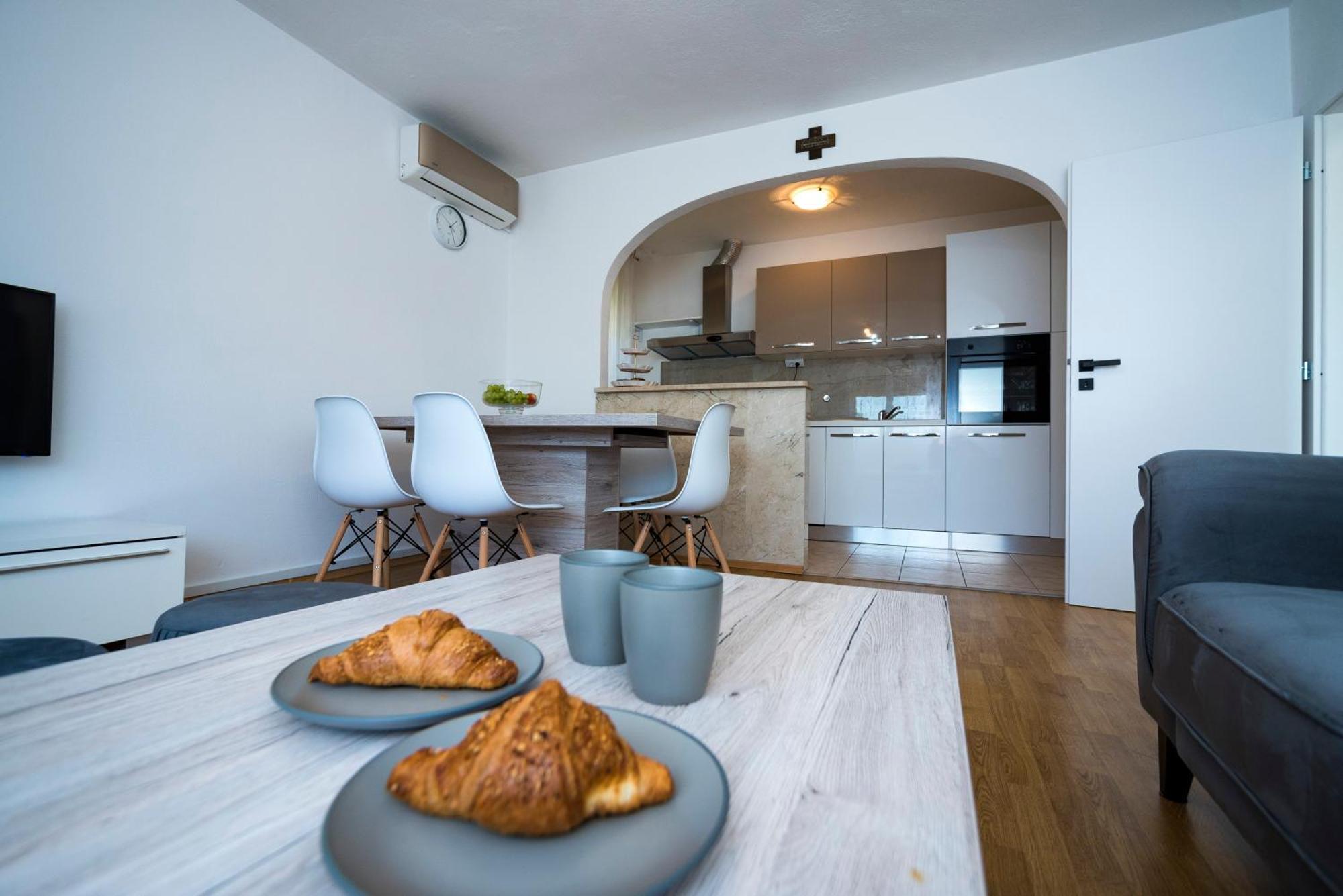 M&M Pelivan Apartments Solin Buitenkant foto