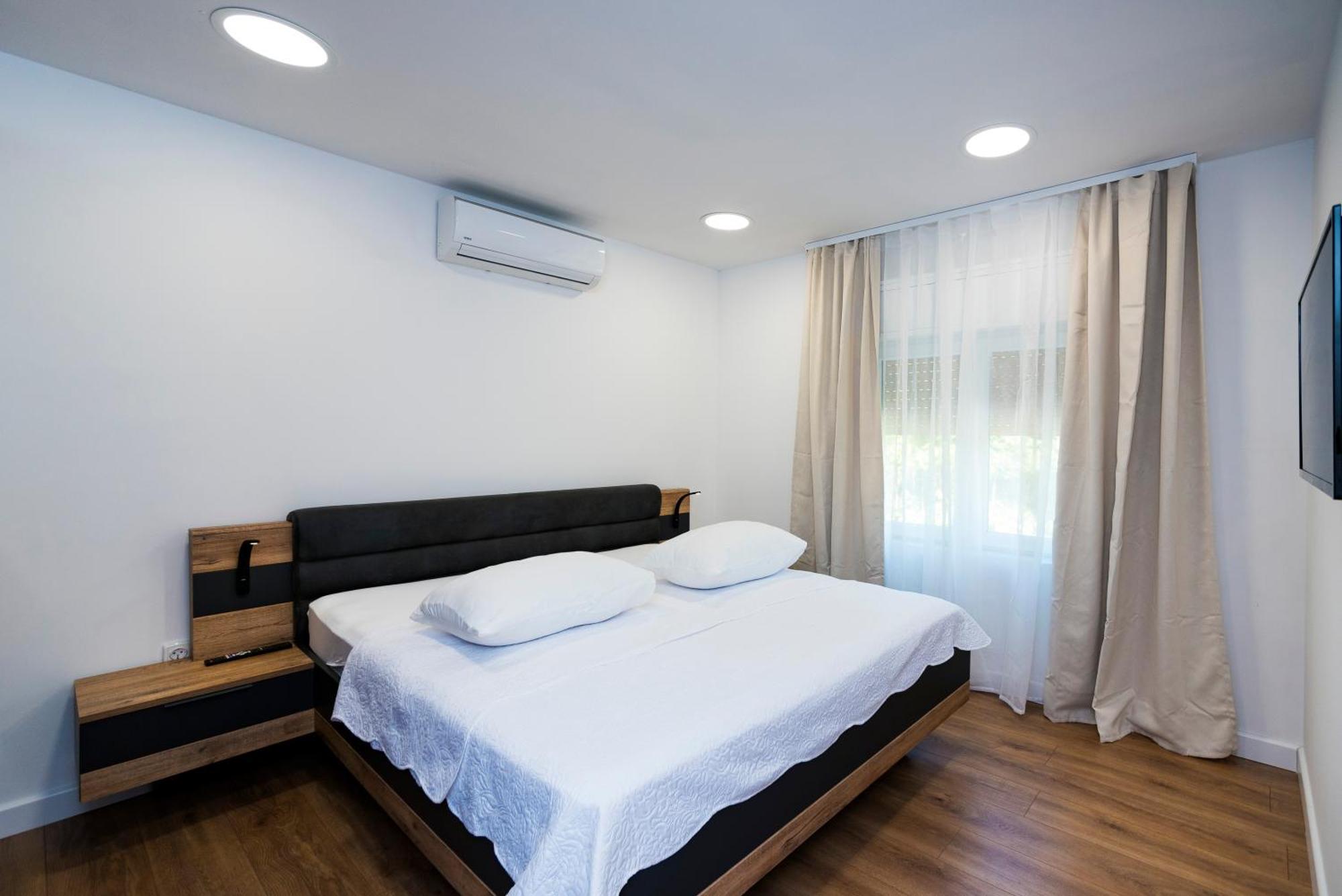 M&M Pelivan Apartments Solin Buitenkant foto