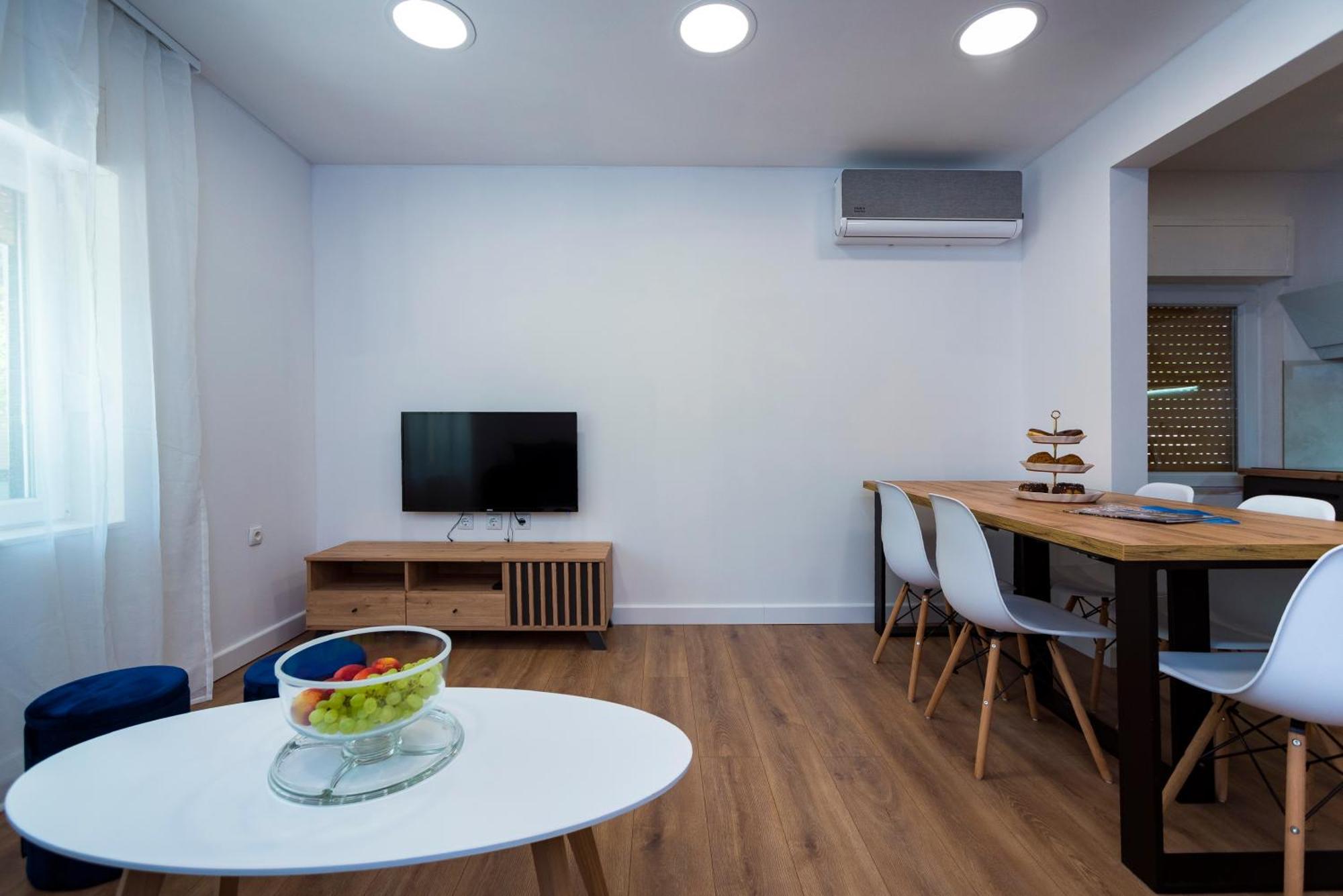M&M Pelivan Apartments Solin Buitenkant foto